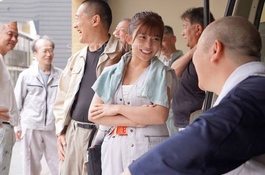 Em nhân viên ngây thơ mới ra trường bị mấy lão cáo già dụ đi du lịch xa