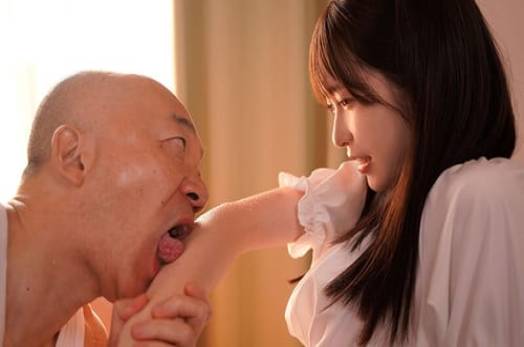 Bố mẹ ly dị, em nữ sinh đáng thương phải sống chung với ông chú ruột biến thái